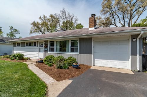 216 Peterson Pkwy, Bull Valley, IL 60014-4208