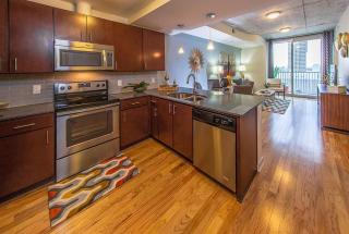 1625 Main St, Houston TX  77006-4711 exterior