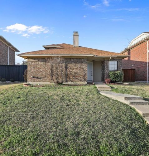 1733 San Francisco St, Carrollton TX  75007-5051 exterior