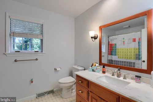 131 Bentley Ln, Lancaster PA  17603-6203 exterior