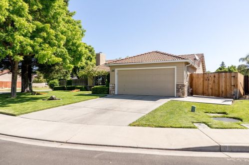 1096 Gallery Ct, Turlock, CA 95380-3095