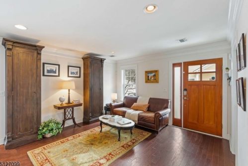 31 Park Pl, Mountain Lakes, NJ 07046-1000