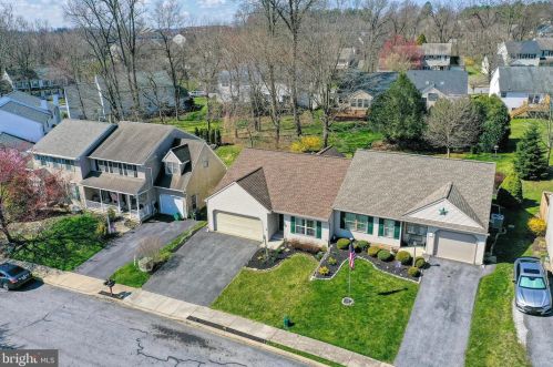 30 Mill Pond Dr, Lancaster PA  17603-7411 exterior