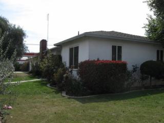 2437 Fruit Ave, Fresno, CA 93705-4627
