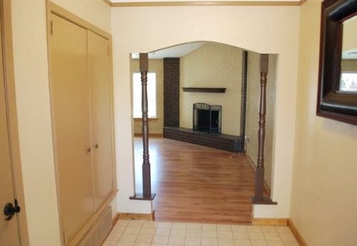 2440 Meadow Creek Dr, Bedford, TX 76021