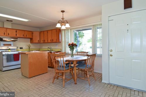 5228 Montgomery St, Springfield, VA 22151-3743