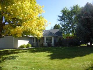 2210 Ivy Ave, Eagle Crest OR  97756-8443 exterior