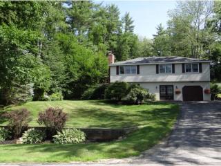 13 Mayflower Dr, Londonderry, NH 03053-2518