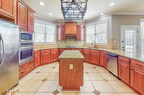 5135 Halcyon Dr, Atlanta GA  30349-1596 exterior