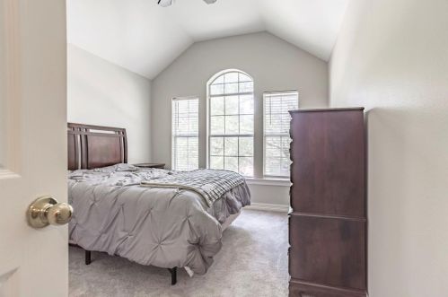 901 Hilton Dr, Midlothian TX  76063-3840 exterior