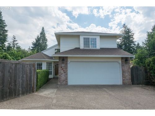 8225 Matthew Park St, Portland, OR 97224-7556