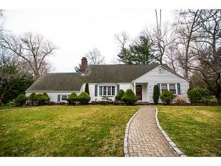 220 Crestwood Rd, Warwick, RI 02886-9437