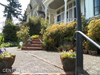 1950 Market Street Dr, Portland OR  97201-2426 exterior