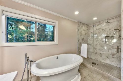 11114 Mougle Ln, Truckee CA  96161-6105 exterior