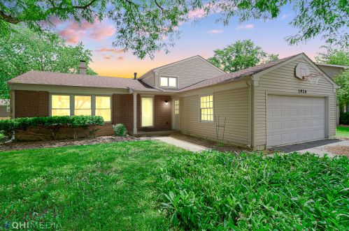 1926 Springside Dr, Naperville IL  60565-2242 exterior