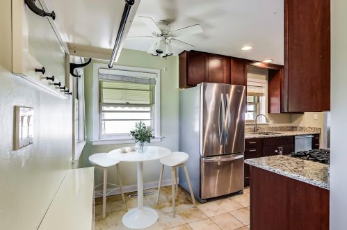 7049 Keeney St, Niles IL  60714-3037 exterior