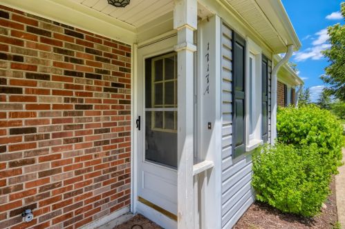 1717 Vermont Dr, Elk Grove Vlg, IL 60007-2754