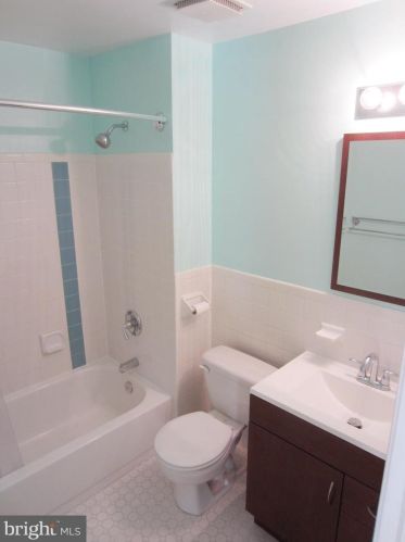 12 Catbird Ct, Trenton NJ 08648-2045 exterior