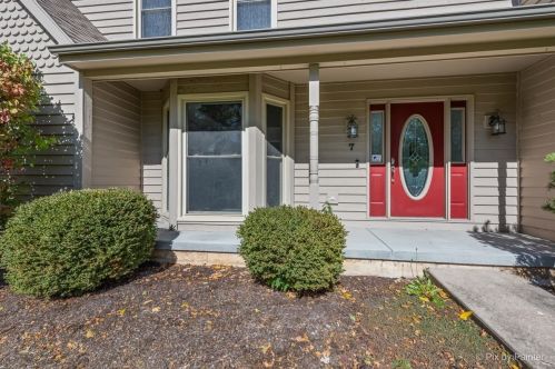 7 Crestview Dr, Oswego IL  60543-9475 exterior