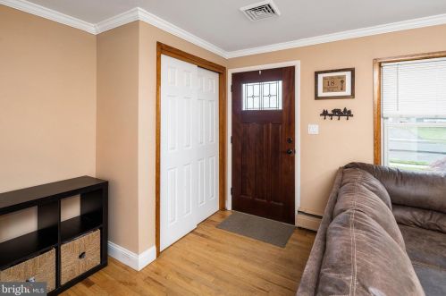 18 Englewood Blvd, Trenton, NJ 08610-1033