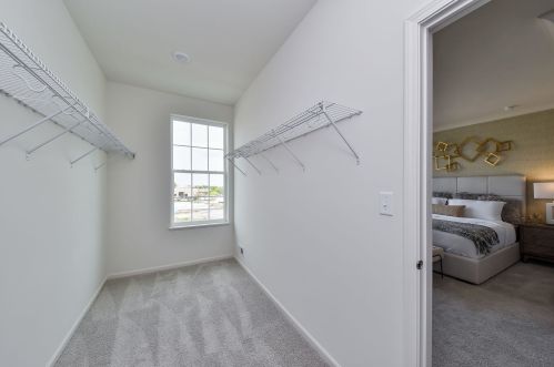 2939 Showplace Dr, Naperville IL  60564-5055 exterior