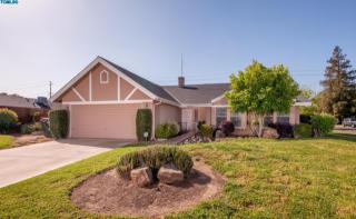 839 Vassar Ave, Visalia, CA 93277-4792