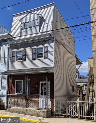320 Norwegian St, Primrose, PA 17901-2933