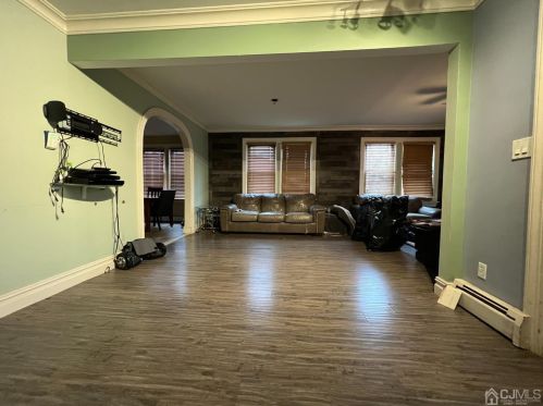 373 East Ave, Sewaren, NJ 07077-1411