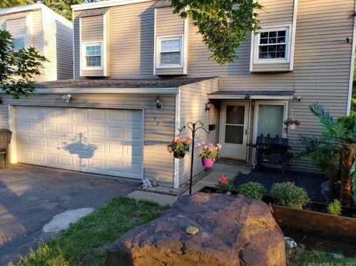 50 Afton Ter, Middletown, CT 06457-1621