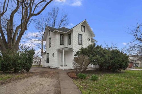 911 5th St, Wellman, IA 52356-9713