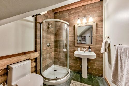 11415 Sitzmark Way, Truckee CA  96161-6163 exterior