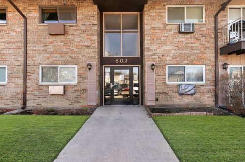 802 Old Willow Rd, Wheeling IL  60070-2147 exterior