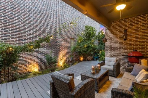 2253 Longwood Dr, Carrollton TX 75010-4912 exterior