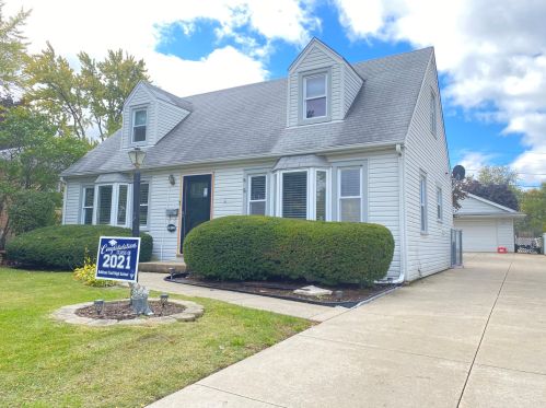 40 Wisconsin Ave, Addison, IL 60101-3830