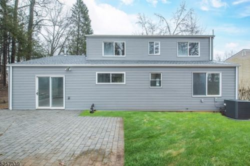 91 Clover Hill Dr, Roxbury Township, NJ 07836-9525