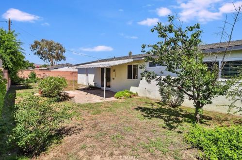 2491 Royal Ave, Simi Valley CA 93065-4765 exterior