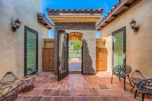 1814 Main St, Huntington Beach CA  92648-2725 exterior