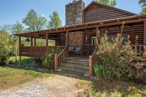 585 Caldwell Dr, Cleveland, GA 30528-0058