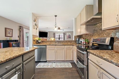 11200 Chatam Berry Ln, Austin TX  78748-3935 exterior
