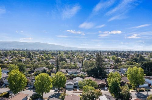 1335 Dunnock Way, Sunnyvale CA  94087-3441 exterior