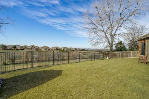 8017 Cripple Creek Dr, Fort Worth, TX 76179-2527