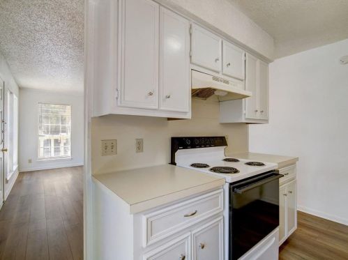 404 Dittmar Rd, Austin TX  78745-7004 exterior