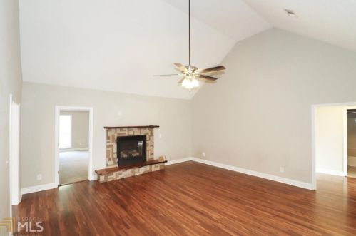 211 Crakston Ct, Bonaire, GA 31005-3223