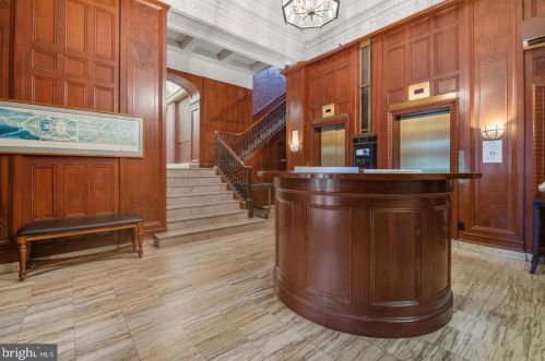 250 13th St, Philadelphia PA  19107-5615 exterior