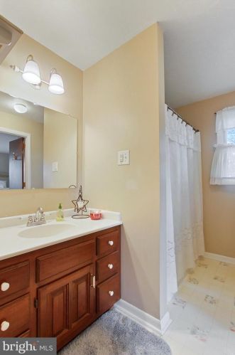 1464 Whispering Spg Dr, York PA 17408-8209 exterior