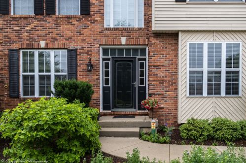 1320 Camden Ct, Sycamore, IL 60178-3262