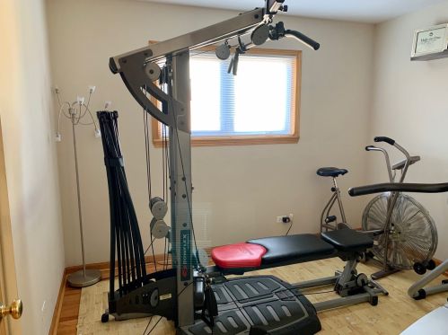 8453 North Ter, Niles IL  60714-2369 exterior