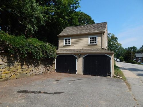 26 Grove St, Essex, CT 06426-1006
