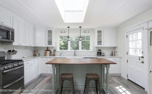 85 Swimming Riv Rd, Tinton Falls NJ 07724-2846 exterior