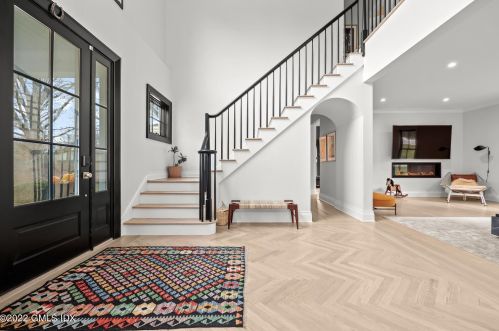 14 Copper Beech Rd, Greenwich CT  06830-4034 exterior